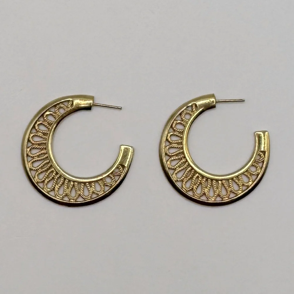 VINTAGE Gold-Tone Filigree Hoop Earrings